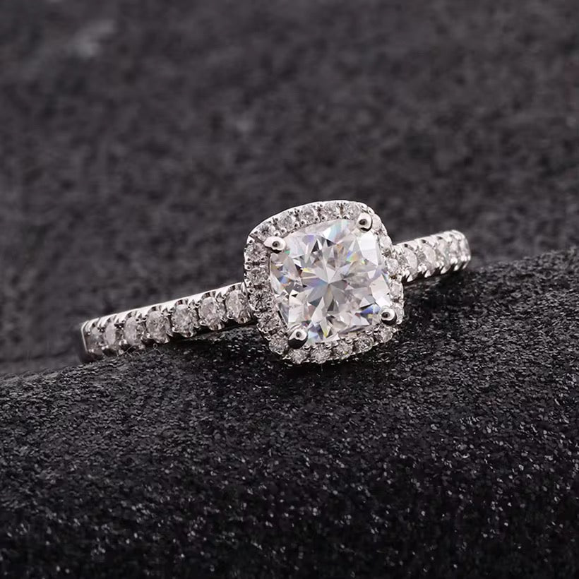 Bague Cassiopée LUNARA en moissanite dorée, solitaire élégant à brillance supérieure au diamant