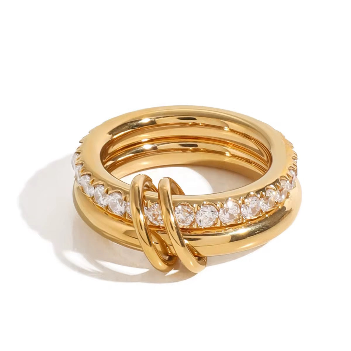 Bague Nexus LUNARA double anneau entrelacé or et argent avec pavé de zircons, vue empilement