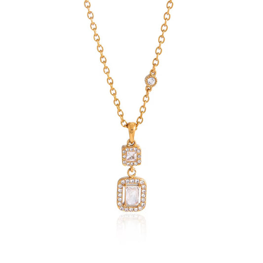 Collier Ambre fond blanc
