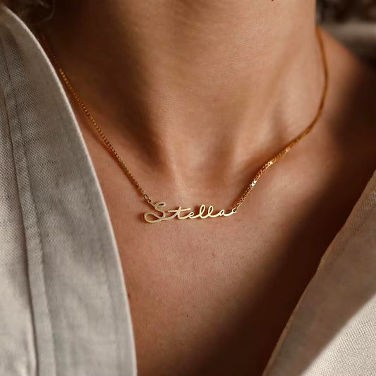 Collier Prénom Personnalisé – Écriture Cursive Dorée | LUNARA