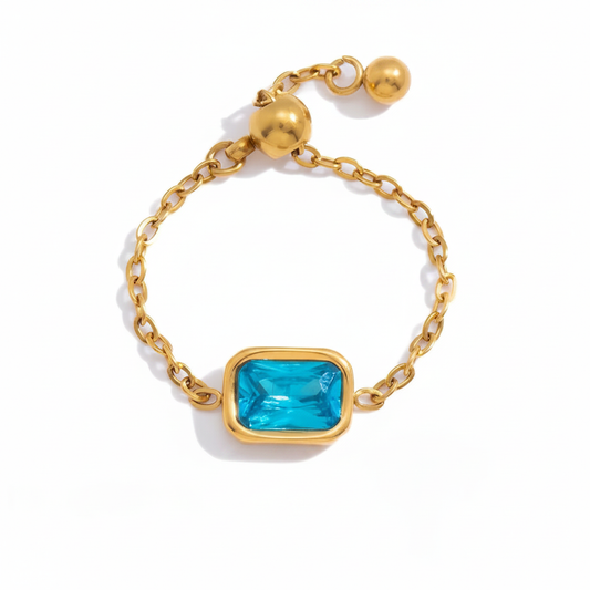 Bague chaîne cristal bleu aquamarine fond blanc