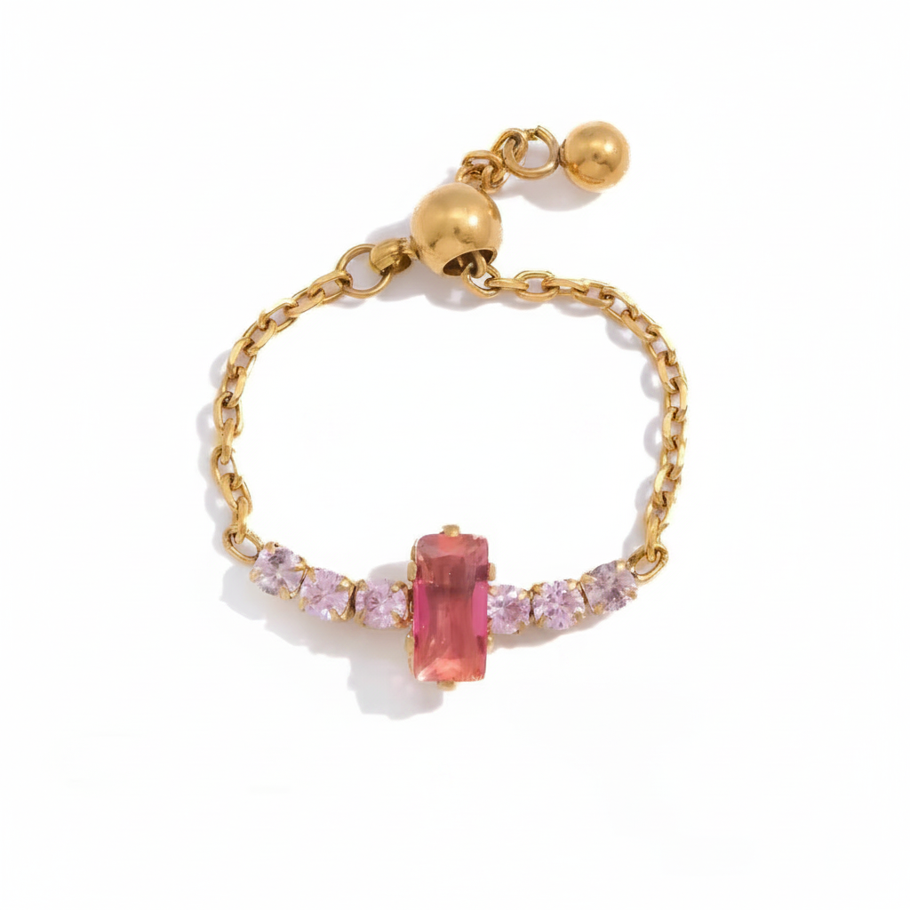 Bague chaîne cristal rose fuchsia tennis fond blanc