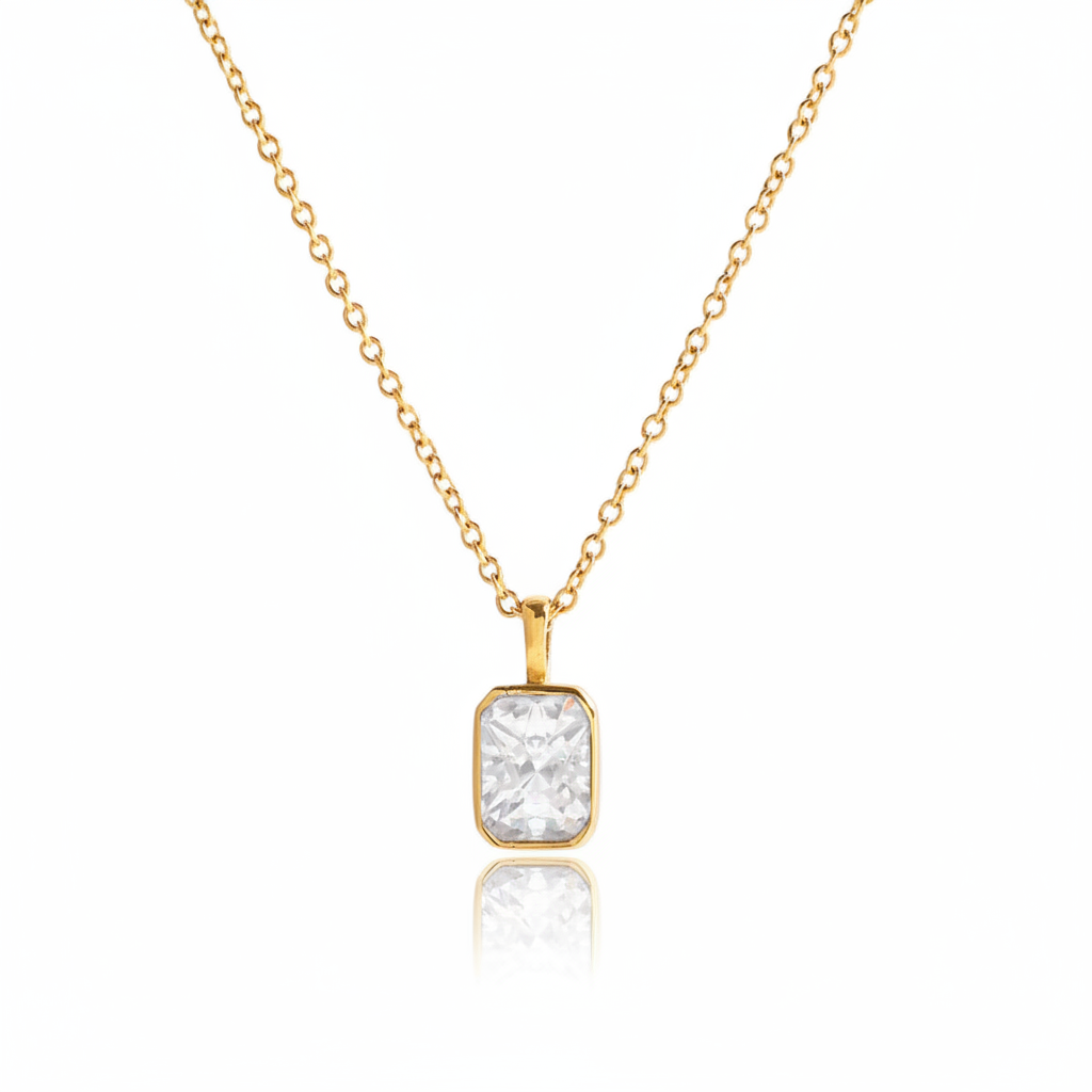 Collier pendentif cristal rectangulaire blanc fond blanc